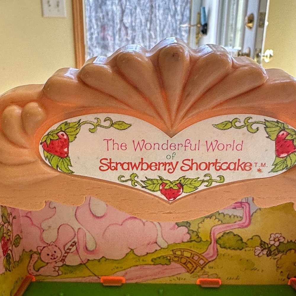 Strawberry Shortcake Wooden Cabinet - Green & Cream - Picture 3 of 6